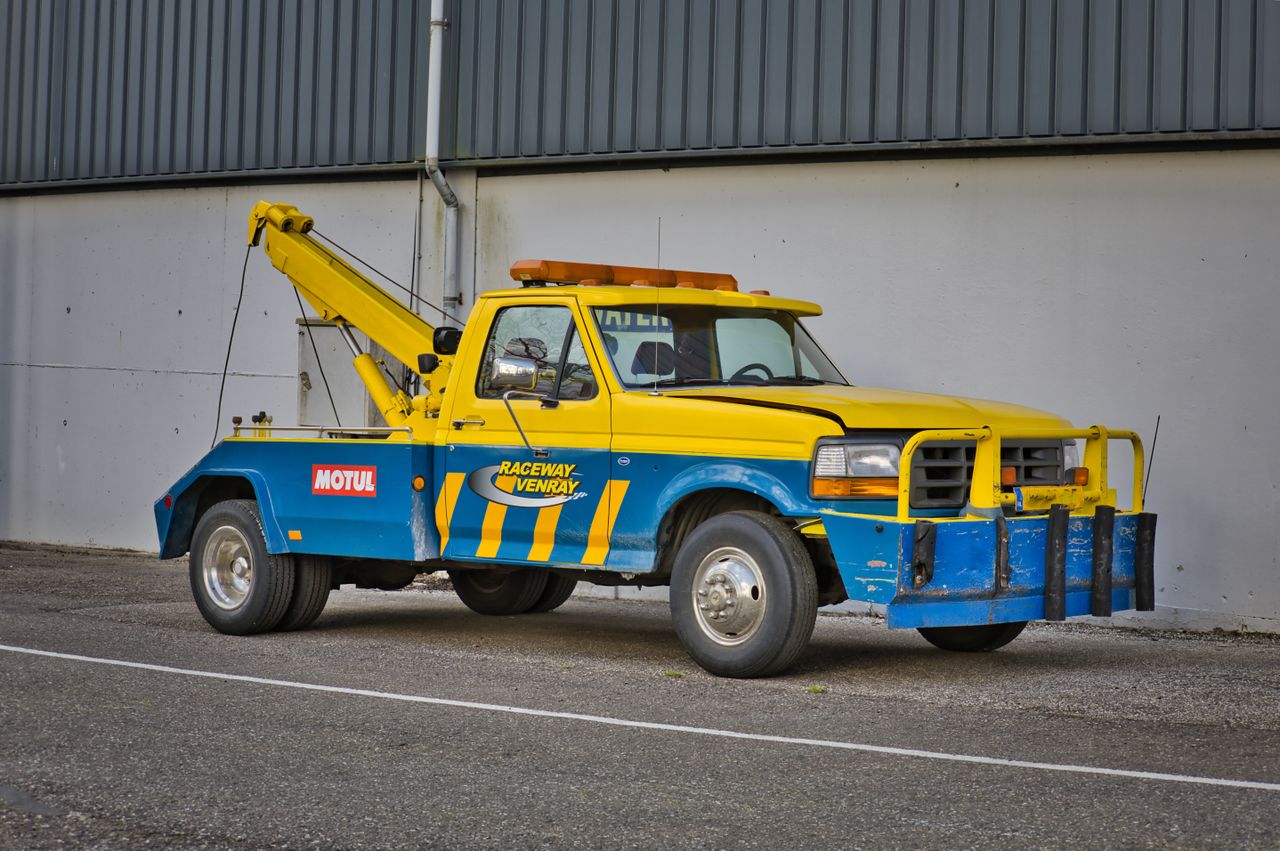 Yellow tow truck parked at Raceway Venray, showcasing automotive support in Ysselsteyn, Netherlands.